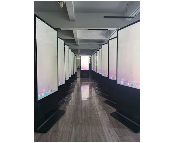 bv伟德体育网址明一批55寸和65寸立式液晶广告机应用于重庆某足球场项目